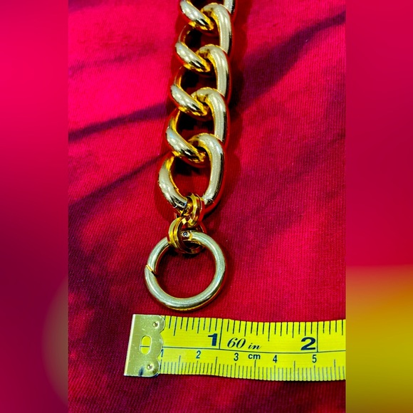 MASSIVE Golden Curb Bracelet - Picture 2 of 8